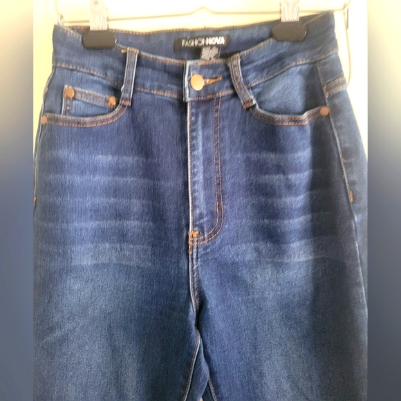 Blue Jeans - Picture 2 of 5